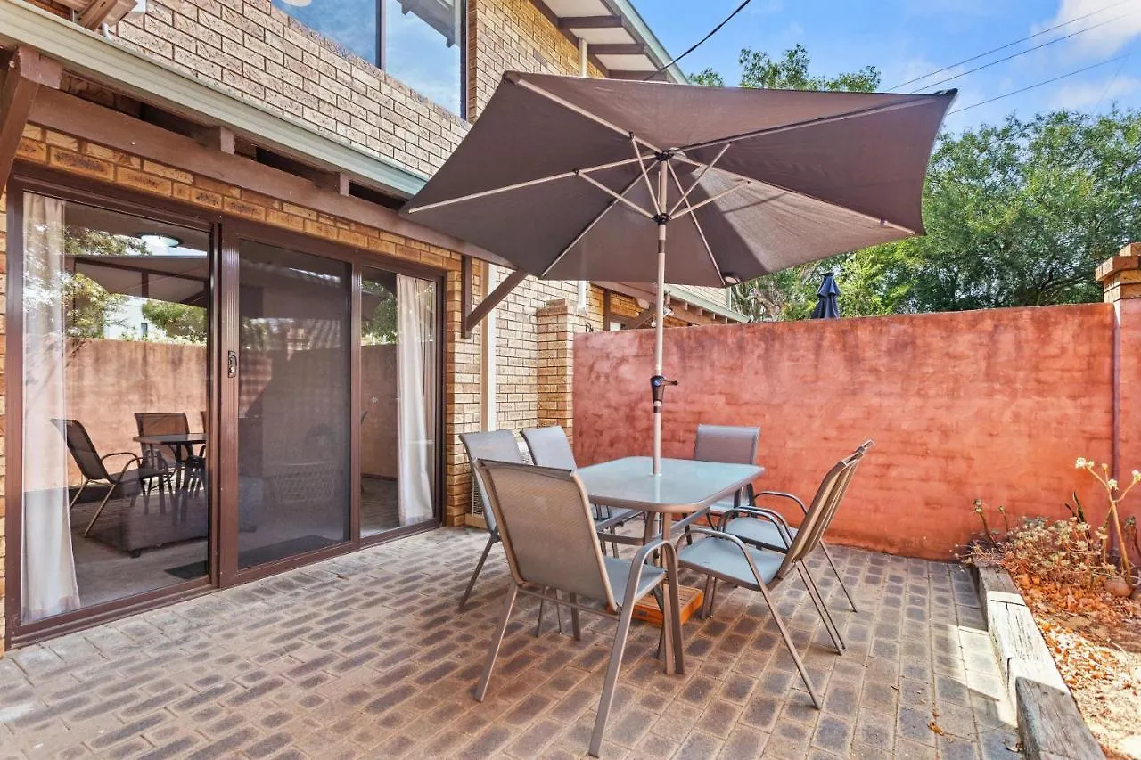 6 Tranquil Leafygreen Scarbbeach Townhse Perth